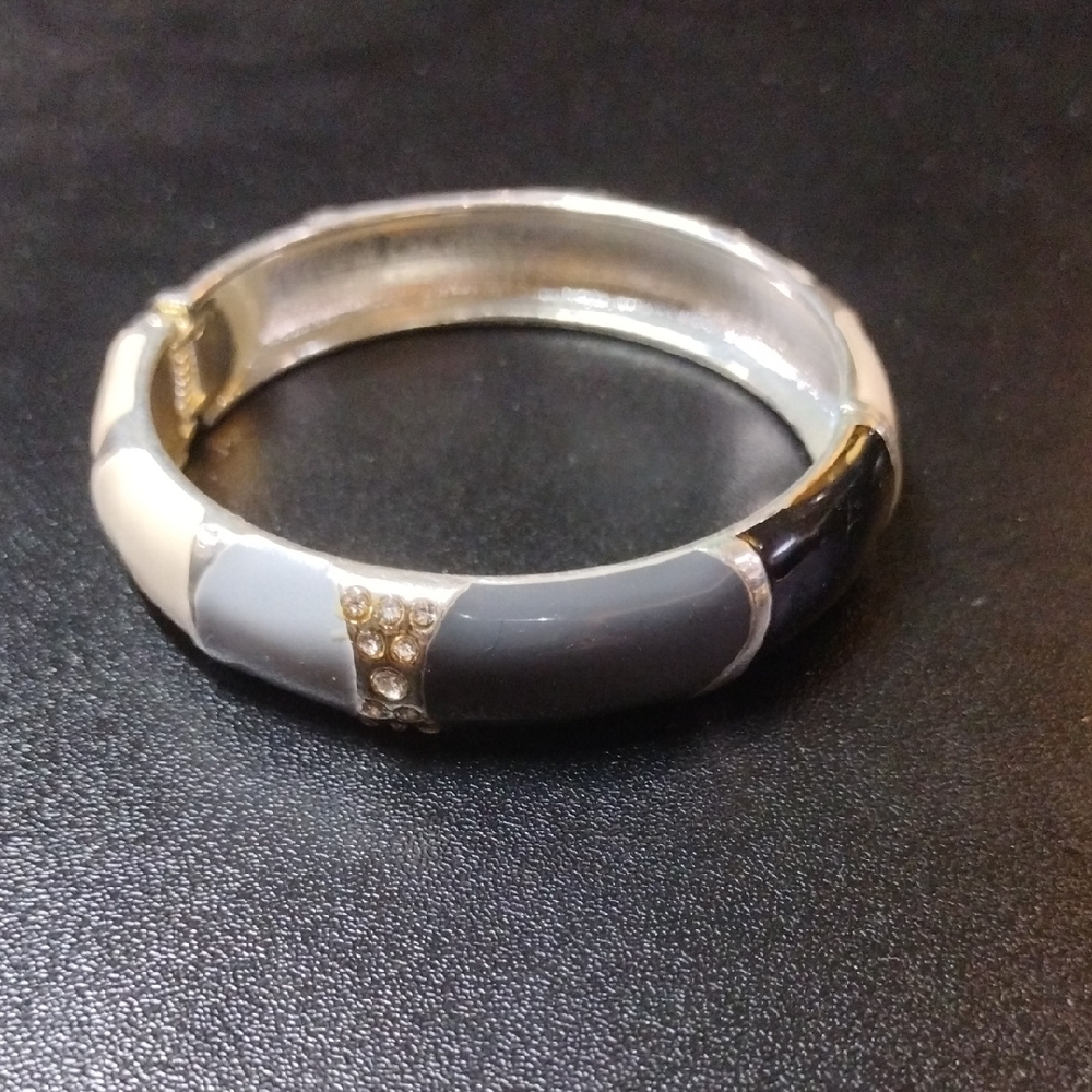 Vintage Late 80's Hinged Clamping Bangle Bracelet - Fashion Jewelry